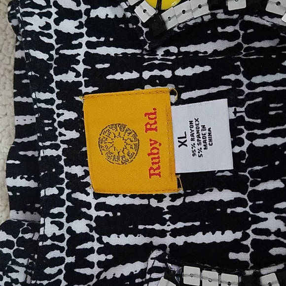 Black/white, 3/4 sleeve Ruby Rd blouse - Picture 3 of 4